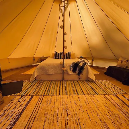 Juhandra Glamping Hotel Lemmaku